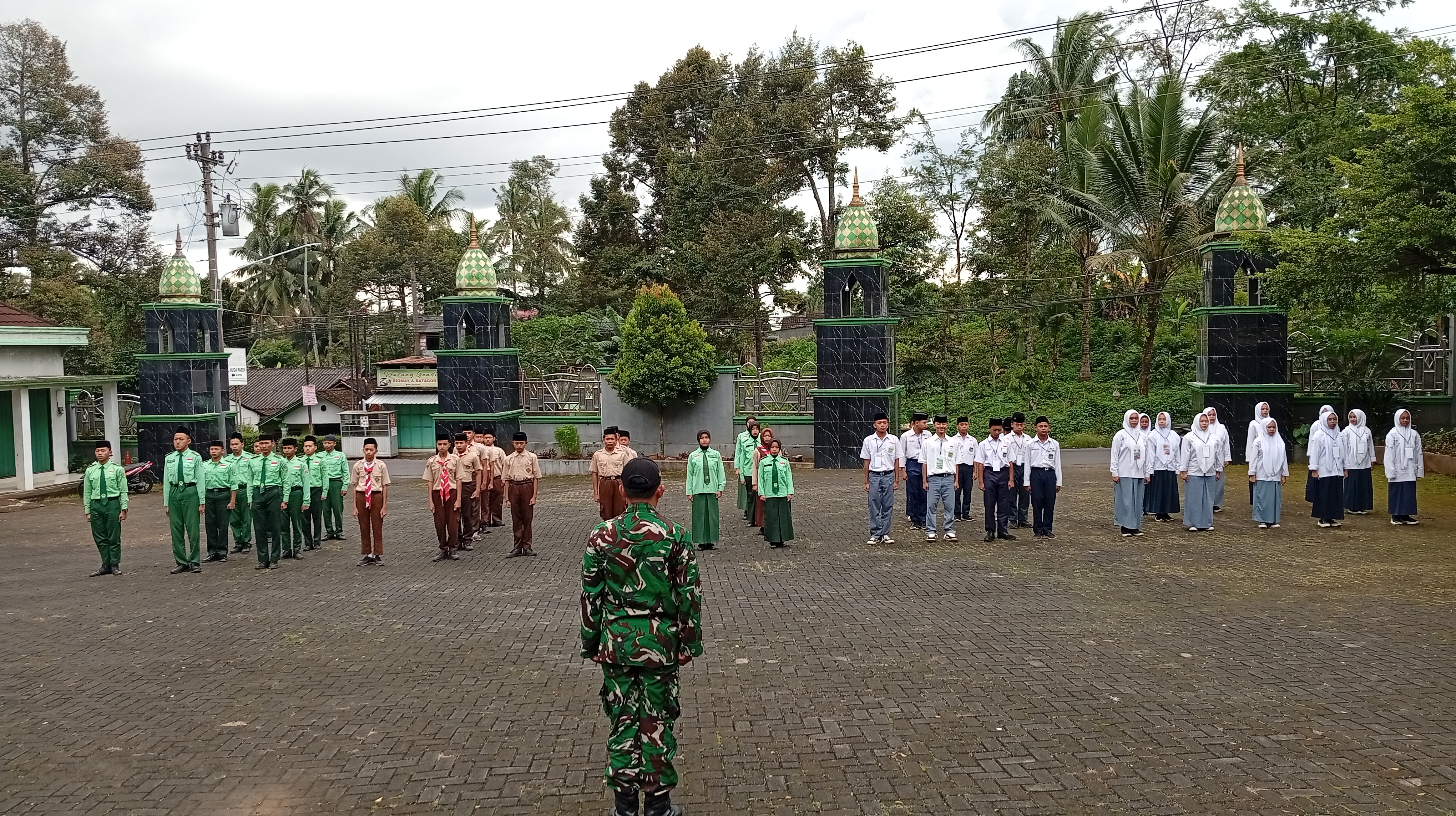 Latihan Dasar Kepemimpinan Santri Padang Jagat di Pondok Pesantren Taruna Paren