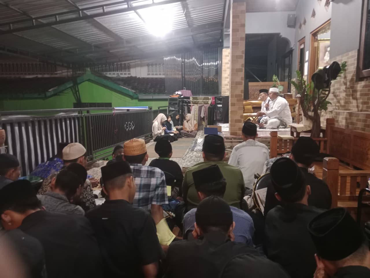 Tradisi Manaqib di Pondok Pesantren Taruna Nurus Sholeh Paren